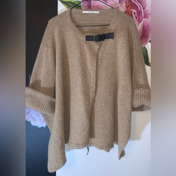 [SOLD❗️]PART TWO🤍 LUXURY CASHMEREoversized cardigan/poncho with trompet sleeves - Picture 3 of 10